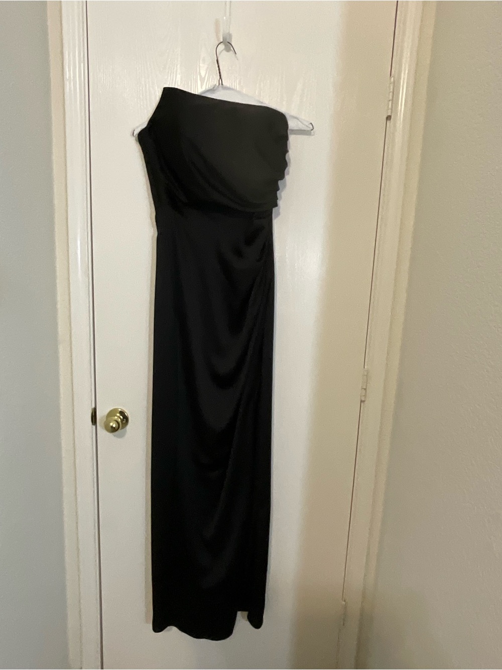 Chic Black One-Shoulder Evening Dress - Picture 2 of 3